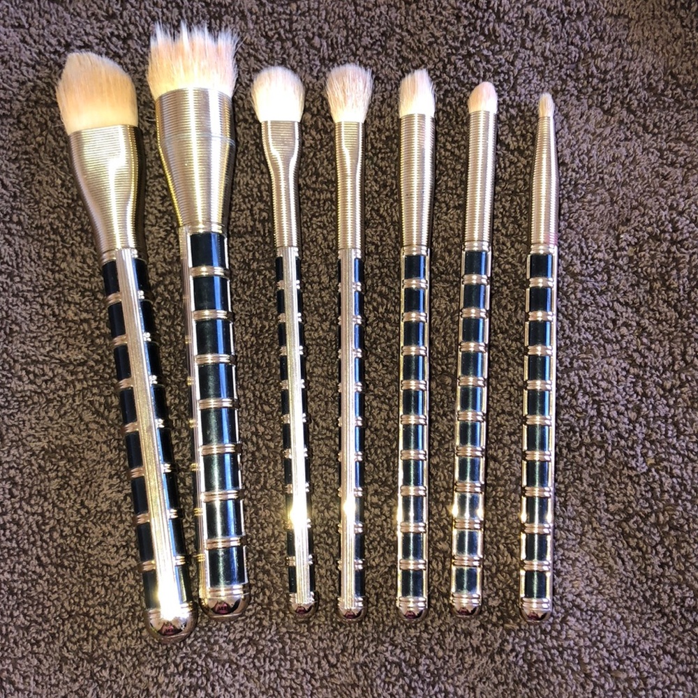 Makeup brushes